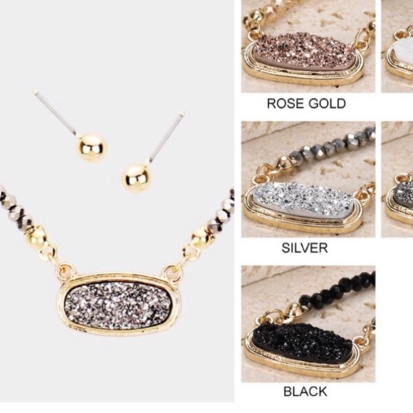 ✨Last One✨ Black Druzy Pendant with Glass Beads - Picture 4 of 4